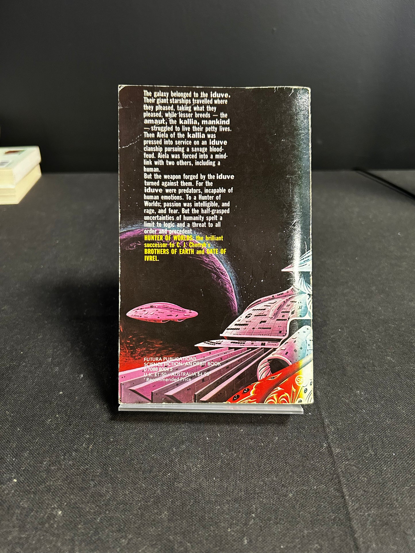 Hunter of Worlds - C J Cherryh