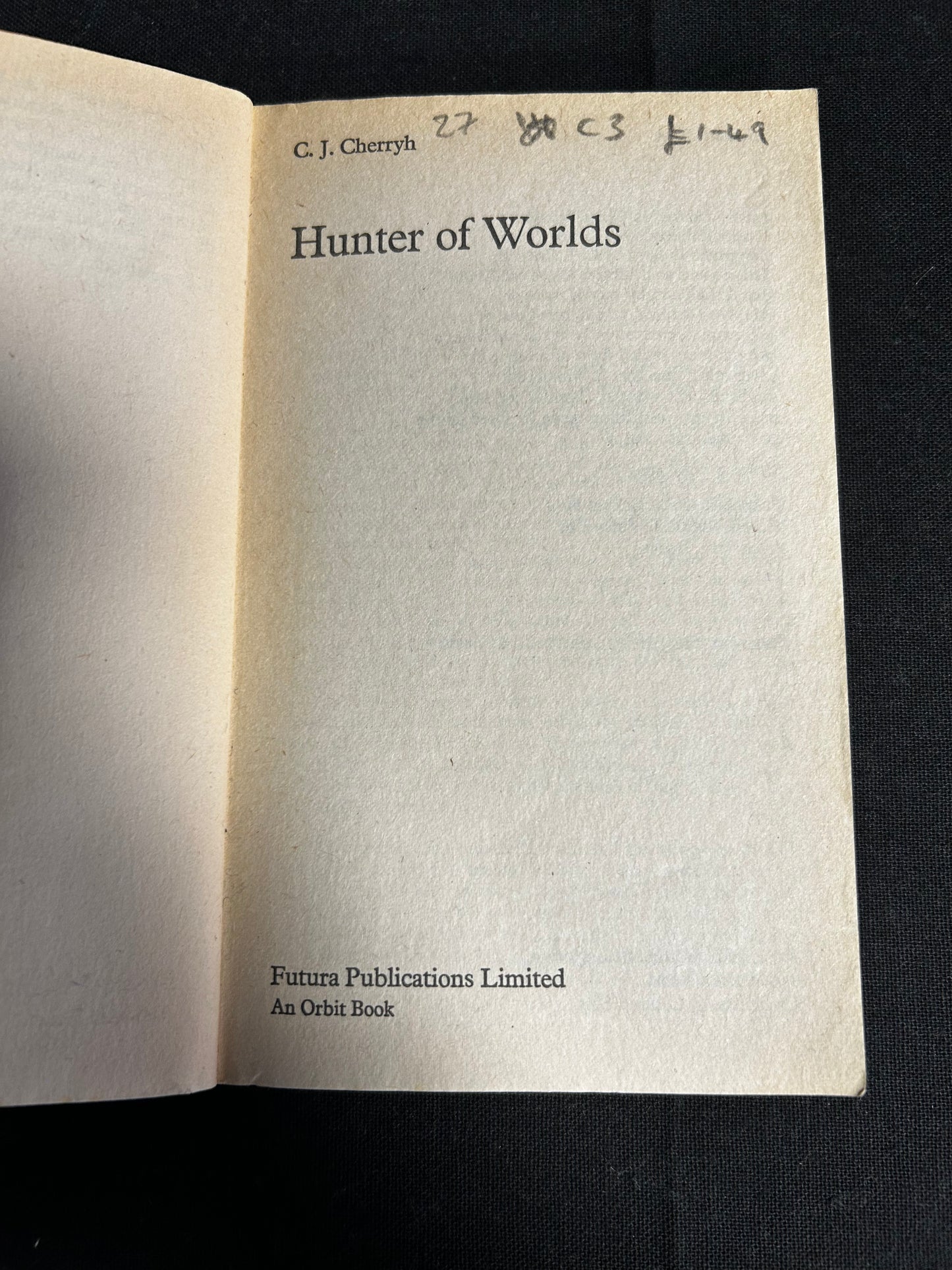 Hunter of Worlds - C J Cherryh