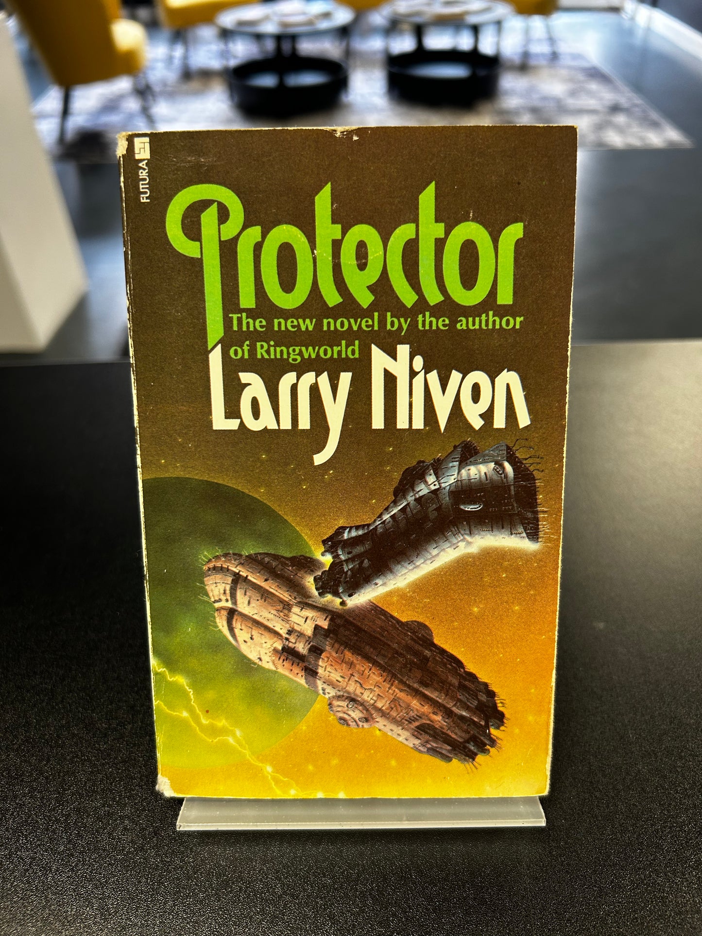 Protector - Larry Niven